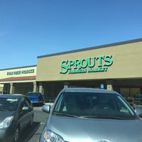 Photo taken at Sprouts Farmers Market by Kitlyn X. on 5/11/2018