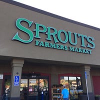 Photo taken at Sprouts Farmers Market by Kitlyn X. on 10/21/2016