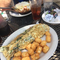 Photo taken at Sam &amp;amp; George&amp;#39;s Restaurant by Angie G. on 7/13/2019