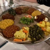 Das Foto wurde bei Ethiopian Diamond Restaurant &amp;amp; Bar von Ryan J. am 1/8/2023 aufgenommen