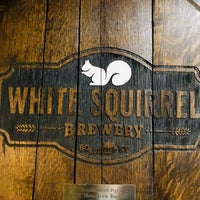 Foto tomada en White Squirrel Brewery  por Ryan J. el 6/13/2019