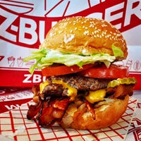 6/14/2016 tarihinde Z Burgerziyaretçi tarafından Z Burger'de çekilen fotoğraf