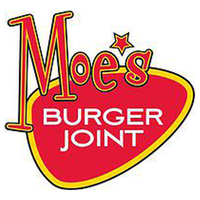 รูปภาพถ่ายที่ Moe&amp;#39;s Burger Joint โดย G &amp;amp; A Fitness LLC, DBA Geneva Personal T. เมื่อ 6/18/2016