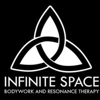 รูปภาพถ่ายที่ Infinite Space Bodywork and Resonance Therapy โดย Sami T. เมื่อ 3/18/2016