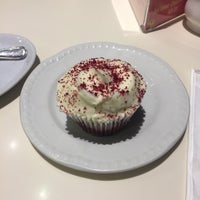 Photo taken at The Hummingbird Bakery by hayo on 1/30/2017