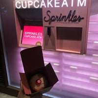 Photo taken at Sprinkles Cupcake ATM by Emma R. on 8/28/2018