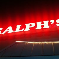 Foto tirada no(a) Ralph&amp;#39;s Place por Scott B. em 6/29/2014