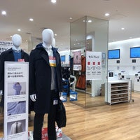 Photo taken at UNIQLO by 哲也 佐. on 2/3/2020