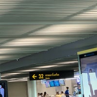 Photo taken at Gate 32 by 𝗁𝖾𝗋𝗈シ on 5/5/2022