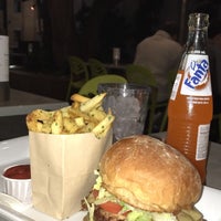 Photo taken at Burger Lounge Santa Monica by 🌚🌚🌚 on 11/22/2018