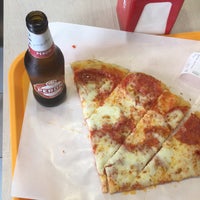 Foto tirada no(a) Sfizio Pizza por Tjorven D. em 3/29/2018