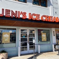 Photo taken at Jeni’s Splendid Ice Creams by Gino F. on 3/18/2022