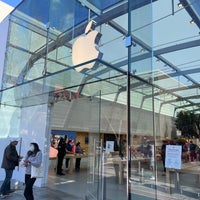 Photo taken at Apple Palo Alto by Jason M. on 2/21/2022