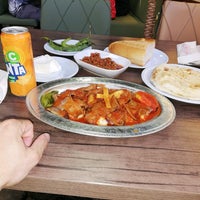 Das Foto wurde bei Şanlıurfa İskender Kebap Restaurant von Adem am 6/28/2020 aufgenommen