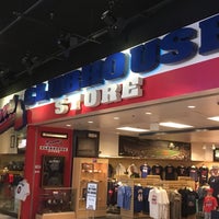 Photo taken at Braves Clubhouse Store by Christian F. on 8/19/2016