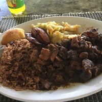 10/9/2016 tarihinde Victor J.ziyaretçi tarafından Ackee Bamboo Jamaican Cuisine'de çekilen fotoğraf