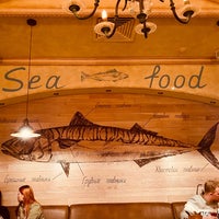 Foto diambil di Seafoodbar &amp;quot;Рыба и Крабы&amp;quot; oleh J P. pada 12/25/2020