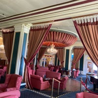 รูปภาพถ่ายที่ Chateau Tongariro Hotel โดย Karen W. เมื่อ 11/21/2022