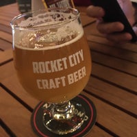 รูปภาพถ่ายที่ Rocket City Craft Beer โดย Heath W. เมื่อ 12/12/2019