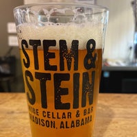 Foto tirada no(a) The Stem and Stein por Heath W. em 10/19/2021