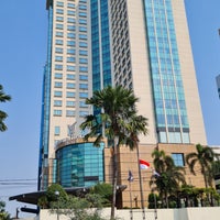 Foto tomada en Menara Peninsula Hotel Jakarta  por Stallone T. el 12/16/2023