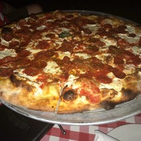 Photo taken at Grimaldi&amp;#39;s Pizzeria by Chris T. on 5/4/2018