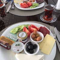 Photo taken at Yılmaz Kulluk Restaurant by 🅰🕒ℹ️〽️ on 10/22/2015