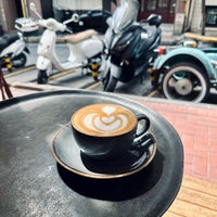 Foto tirada no(a) Mura Coffee &amp;amp; Bar por Meshael em 9/7/2023