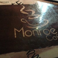 Foto tomada en Monroe Café  por Neveria L. el 10/21/2012