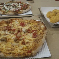 Review Domino's Pizza