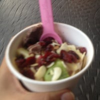 Photo taken at Yogurtland by Aleluks on 11/28/2012