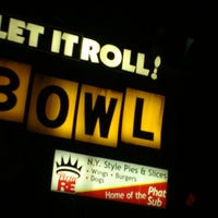 Foto tomada en Let It Roll Bowl &amp;amp; Entertainment  por Mike D. el 10/29/2017