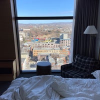 Снимок сделан в Hotel PUR, Quebec, A Tribute Portfolio Hotel пользователем Philipp .. 4/15/2023