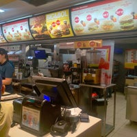 Photo taken at McDonald&amp;#39;s by 🐆👑💣🔥💎🦂LE🅾PAR HATUN🦂💎🔥💣🦅👑 . on 7/10/2022