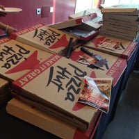 9/13/2013 tarihinde Jukka P.ziyaretçi tarafından Pizza Hut, Inc.'de çekilen fotoğraf