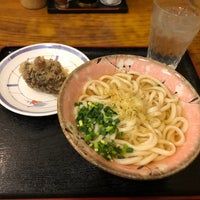 Photo taken at 讃岐うどん 徳すけ by TT on 4/15/2021