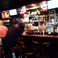 Foto diambil di Leo&#39;s Restaurant &amp; Bar oleh Joshua F. pada 9/22/2012