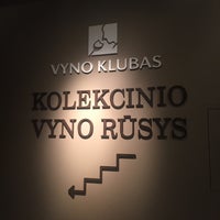 รูปภาพถ่ายที่ Vyno Klubas โดย Katiusha L. เมื่อ 12/15/2015