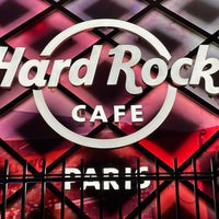 Photo taken at Hard Rock Cafe by Neo A. on 8/12/2023