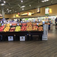 Photo taken at Mariano&amp;#39;s Fresh Market by C W. on 4/11/2015