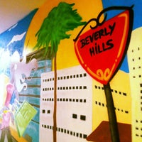 Photo taken at Hollywood Youth Hostel by Laiz P. on 12/22/2012