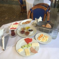 Foto diambil di Hotel ΔΙΑΣ oleh Atahan A. pada 9/16/2017