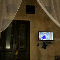 Foto diambil di Villa Herencia Hotel oleh Michelangelo J. pada 8/30/2016
