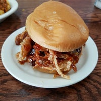 Снимок сделан в Brownie&amp;#39;s Hamburgers South пользователем Beertracker 2/25/2017