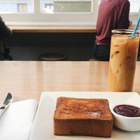 Photo taken at Blue Bottle Coffee by Chester W. on 9/19/2015