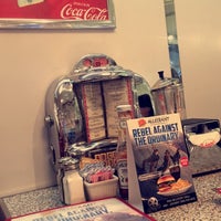 Photo taken at Johnny Rockets by Khalid  A . on 3/25/2016
