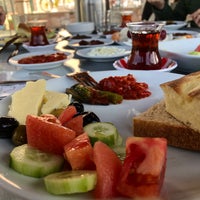 รูปภาพถ่ายที่ Saklıgöl Restaurant &amp; Cafe โดย ✨ เมื่อ 11/7/2021