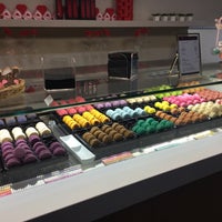Photo taken at Avenue Macaron by Ulises D. on 2/9/2016