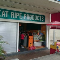 Photo taken at Eat Ripe Products by Marco 鳄. on 4/25/2015