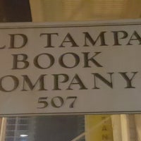 Das Foto wurde bei Old Tampa Book Company von Mary Jane S. am 2/26/2018 aufgenommen